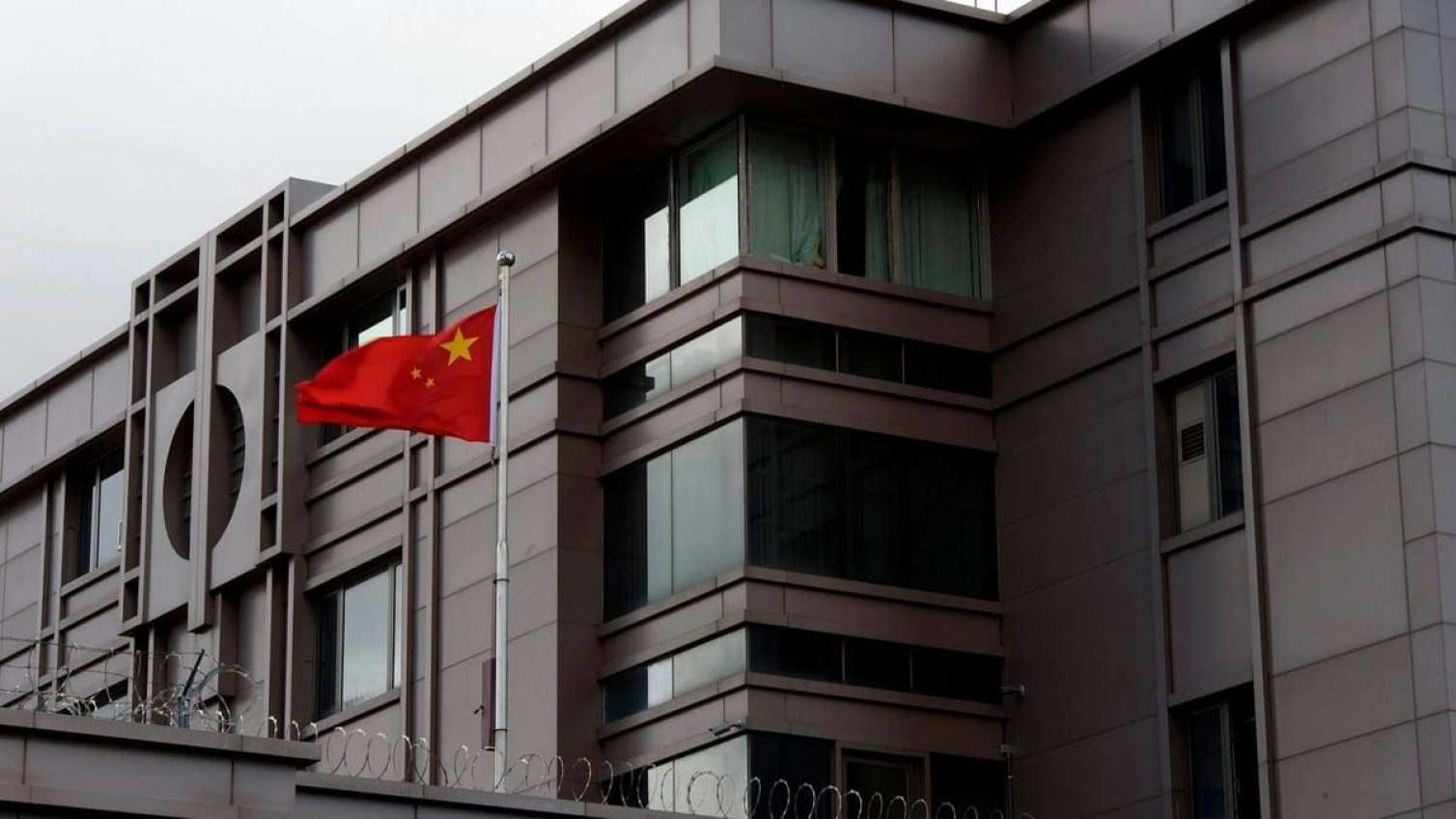 Çin Tehrandakı səfirliyini təxliyə edir 