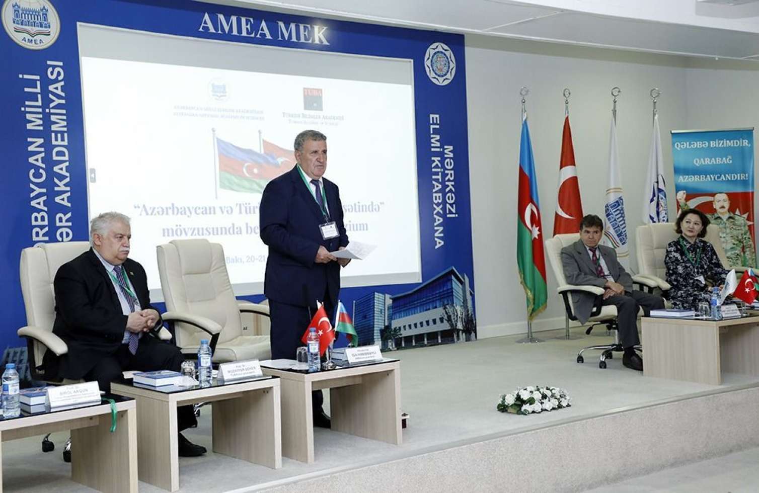 Beynəlxalq Simpozium keçirildi: Azərbaycan və Türkiyə dünya siyasətində... 
