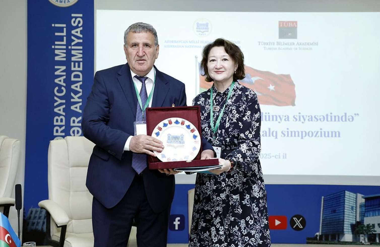 Beynəlxalq Simpozium keçirildi: Azərbaycan və Türkiyə dünya siyasətində... 
