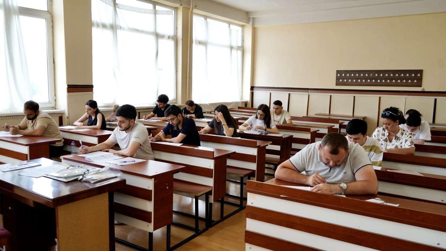Xarici dil imtahanında xaos:  İştirakçılar narazıdır, etiraz aksiyası gündəmdə