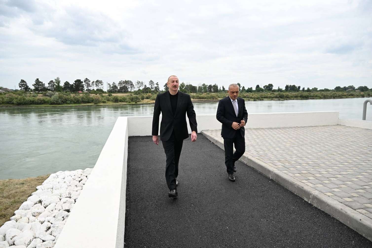 İlham Əliyev Yevlaxda sutəmizləyici qurğunun açılışında iştirak etdi - FOTO
