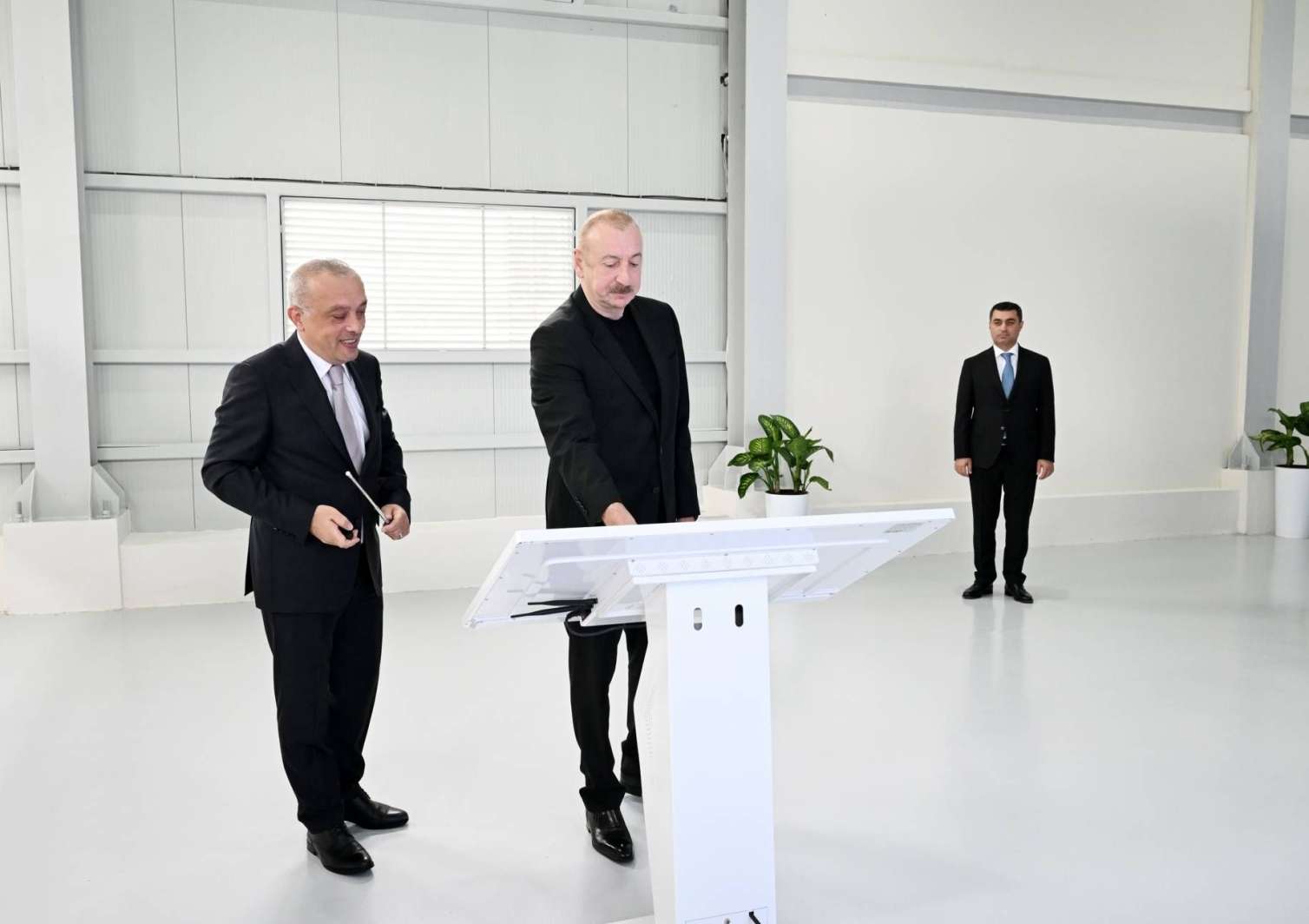 İlham Əliyev Yevlaxda sutəmizləyici qurğunun açılışında iştirak etdi - FOTO
