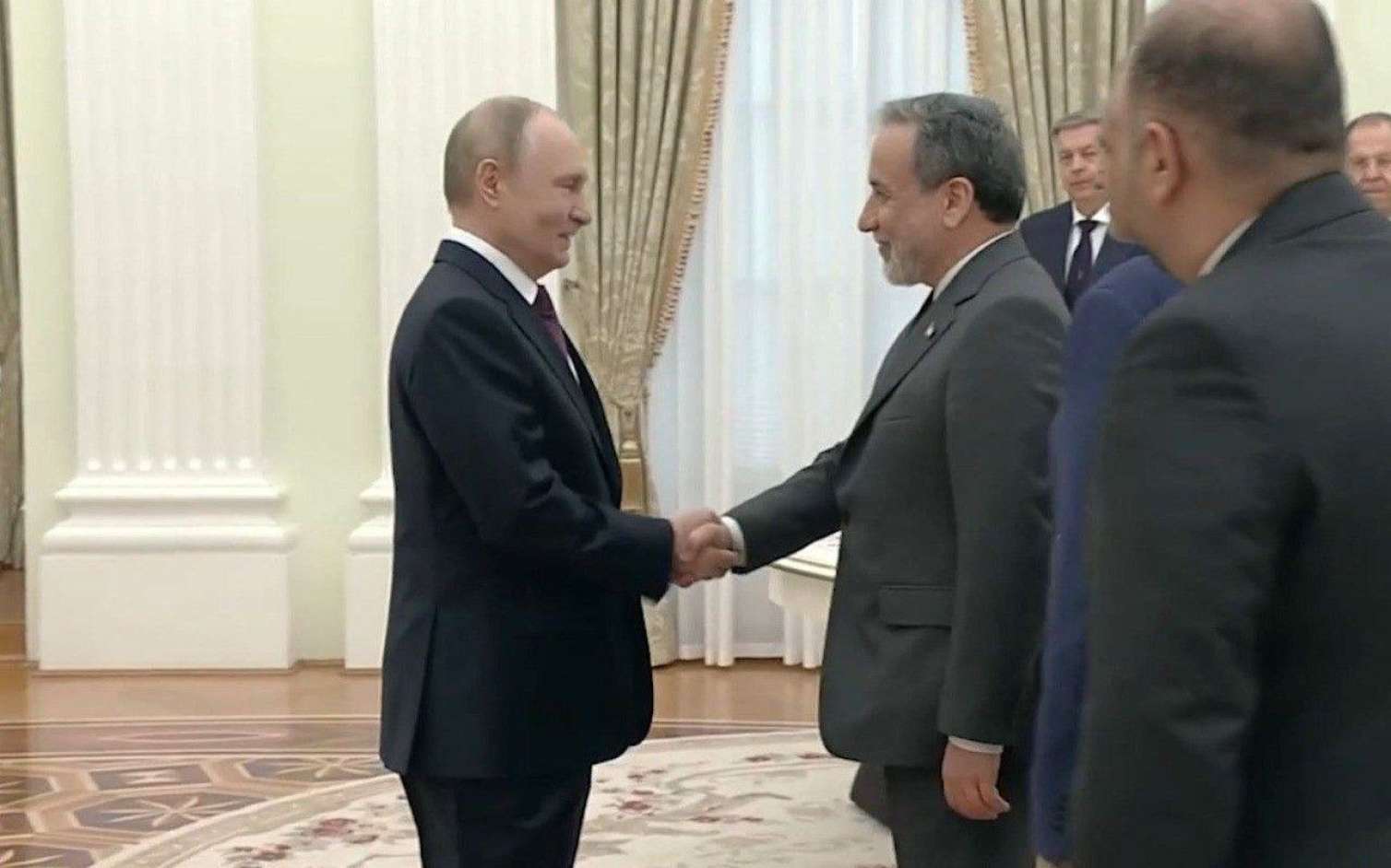 Putin Əraqçi ilə görüşdü - VİDEO