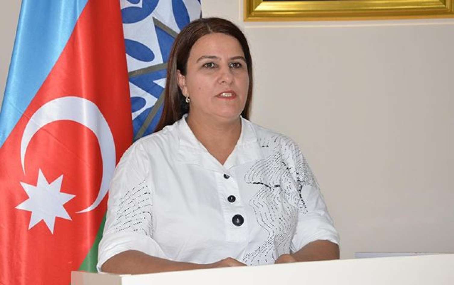 İcra başçısı qadın müavinini işdən çıxardı 