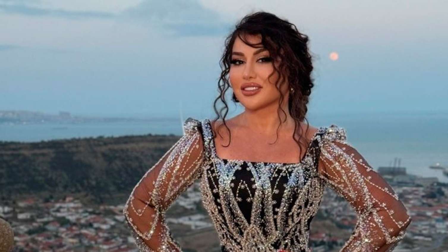Evində çalışan qadın qızıllarını oğurladı 