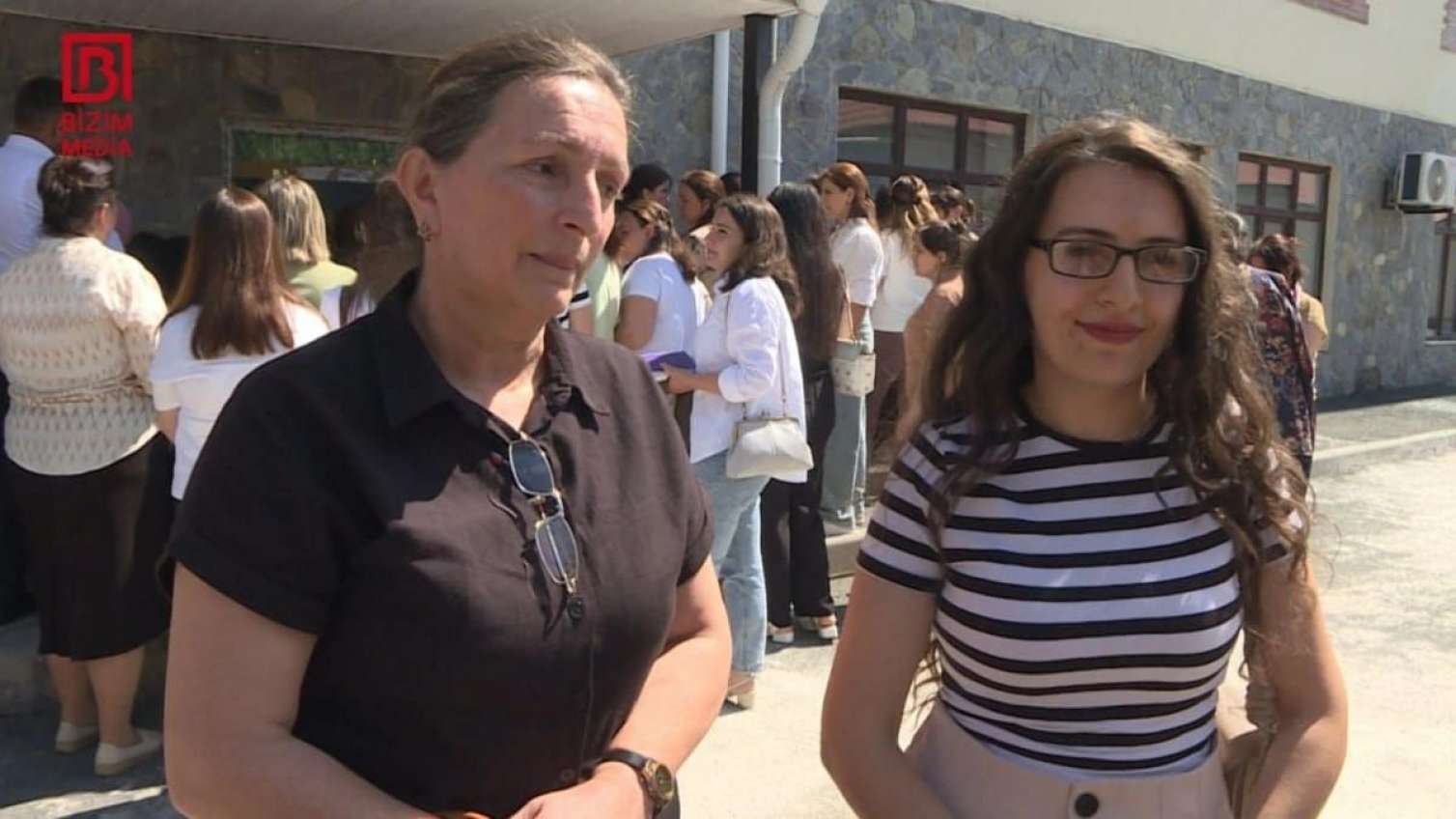 İmtahanda unikal hadisə: Ana və qızı eyni gündə yüksək BAL TOPLADILAR 