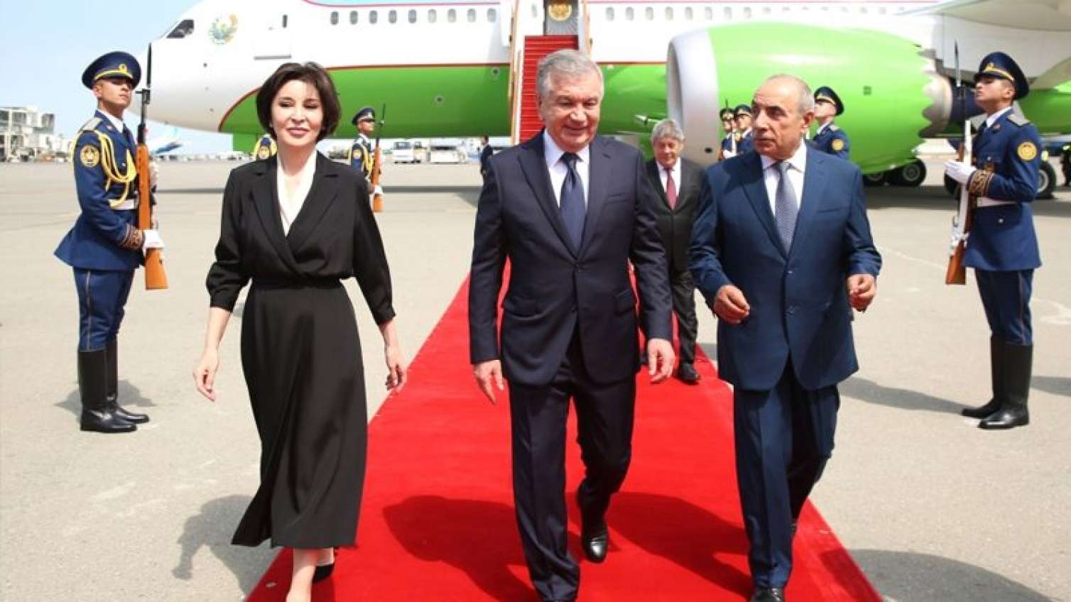 Şavkat Mirziyoyev Bakıya gəldi 
