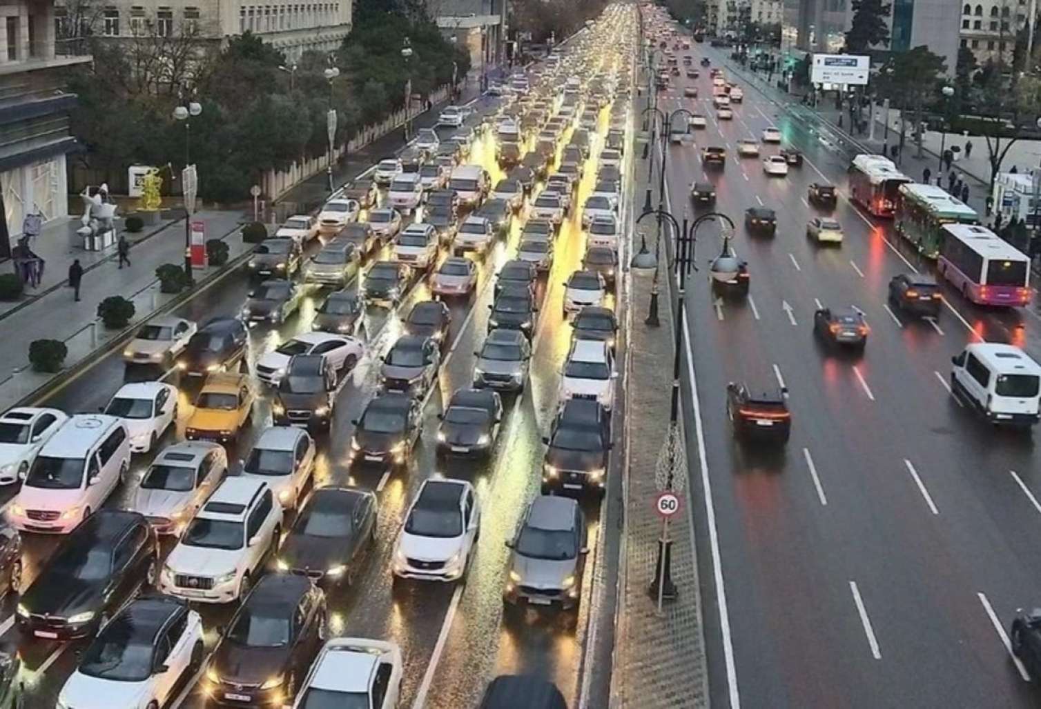 Bakıda bu yollarda tıxac var  - SİYAHI 
