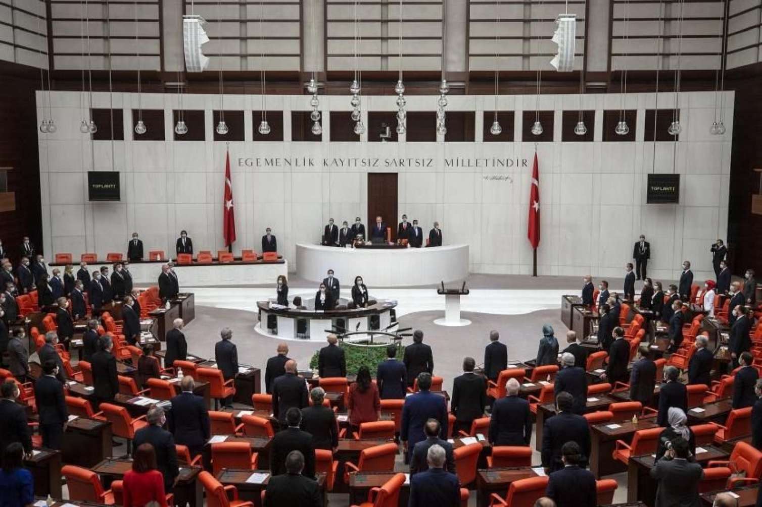 Türkiyədə 100-dən çox deputat xəstəxanaya yerləşdirildi 