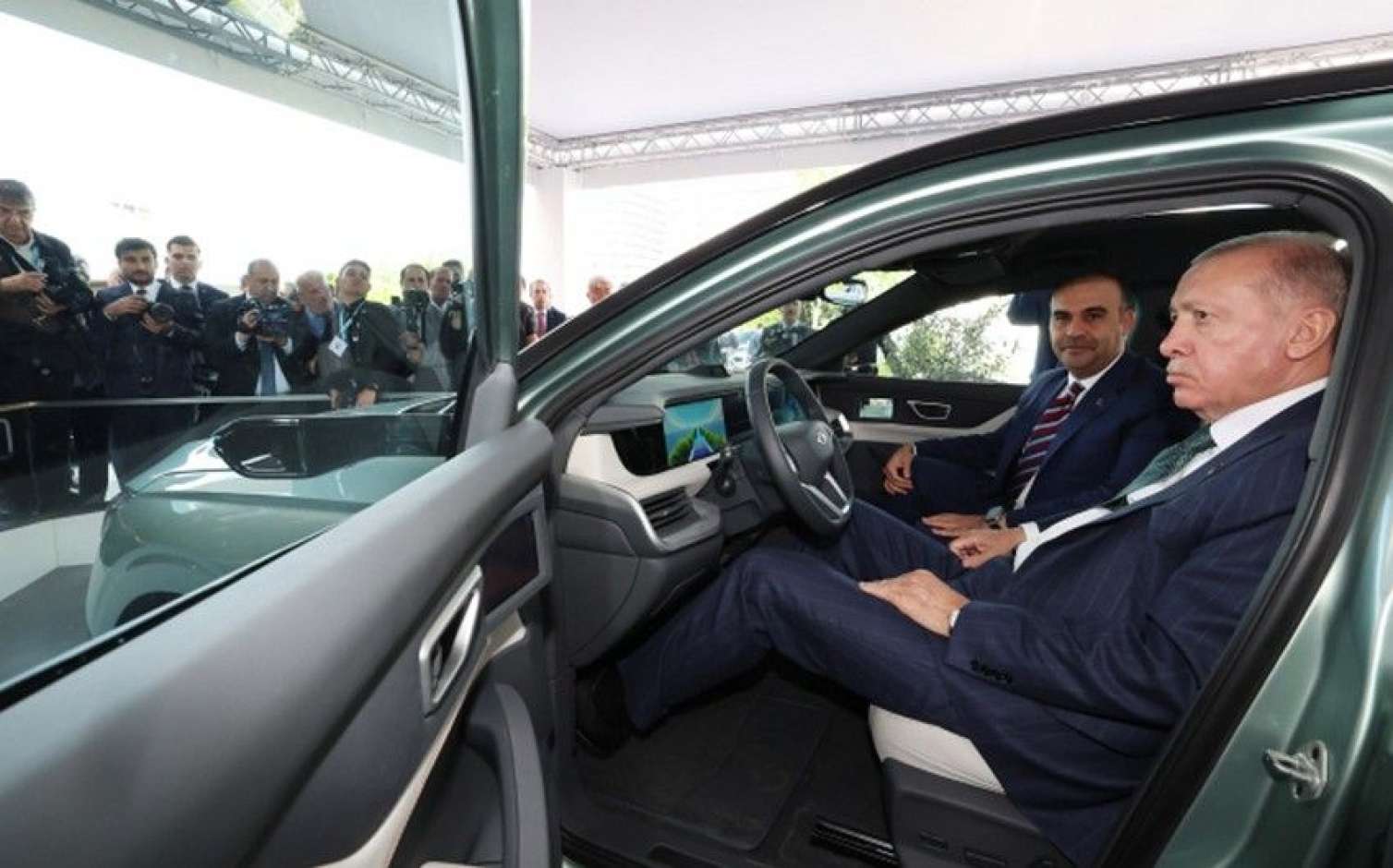 Ərdoğan "TOGG"un yeni modelini test etdi - VİDEO 