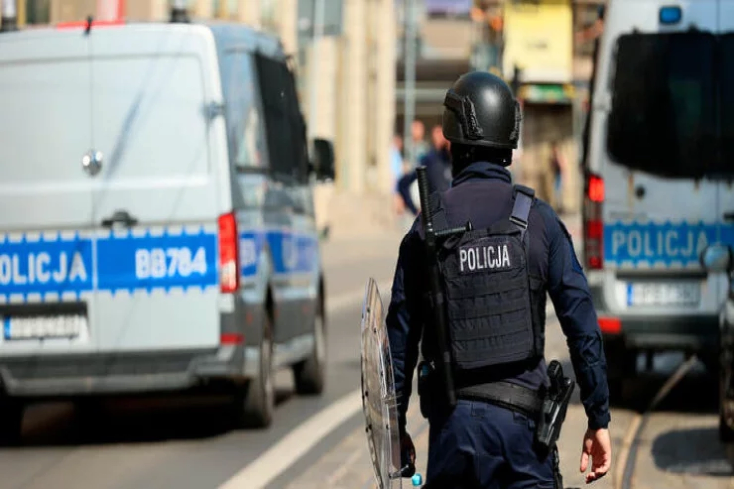 Polşa polisi Nemətə görə azərbaycanlıların yaşadığı hostelə hücum ETDİ