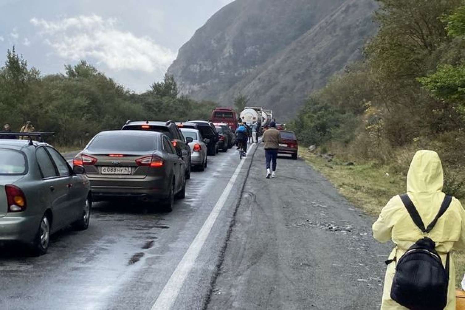 Gürcüstan Rusiyadan çıxarılan ukraynalıları sərhəddən buraxmır 