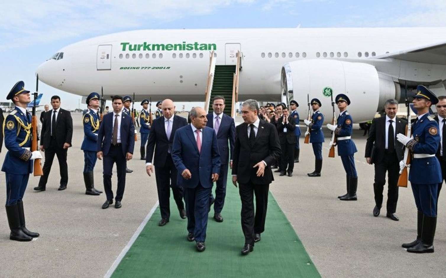 Berdiməhəmmədov Azərbaycana gəldi 