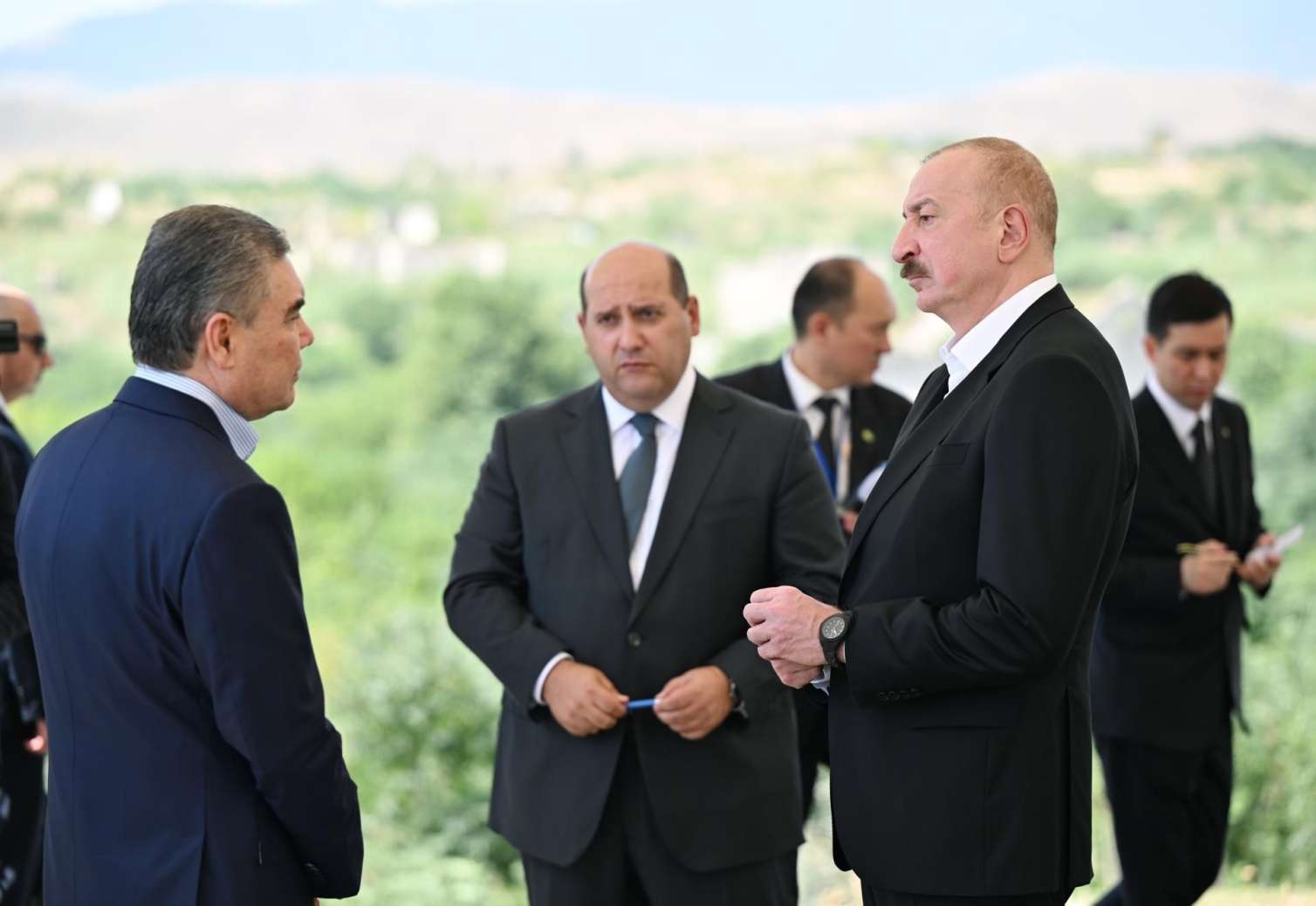 Prezident Berdiməhəmmədova Füzulinin dağıdılmış yerlərini göstərdi 