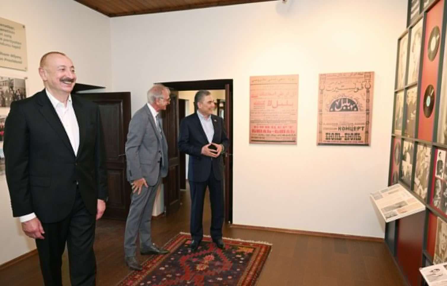 Liderlər Bülbülün ev-muzeyində - FOTO