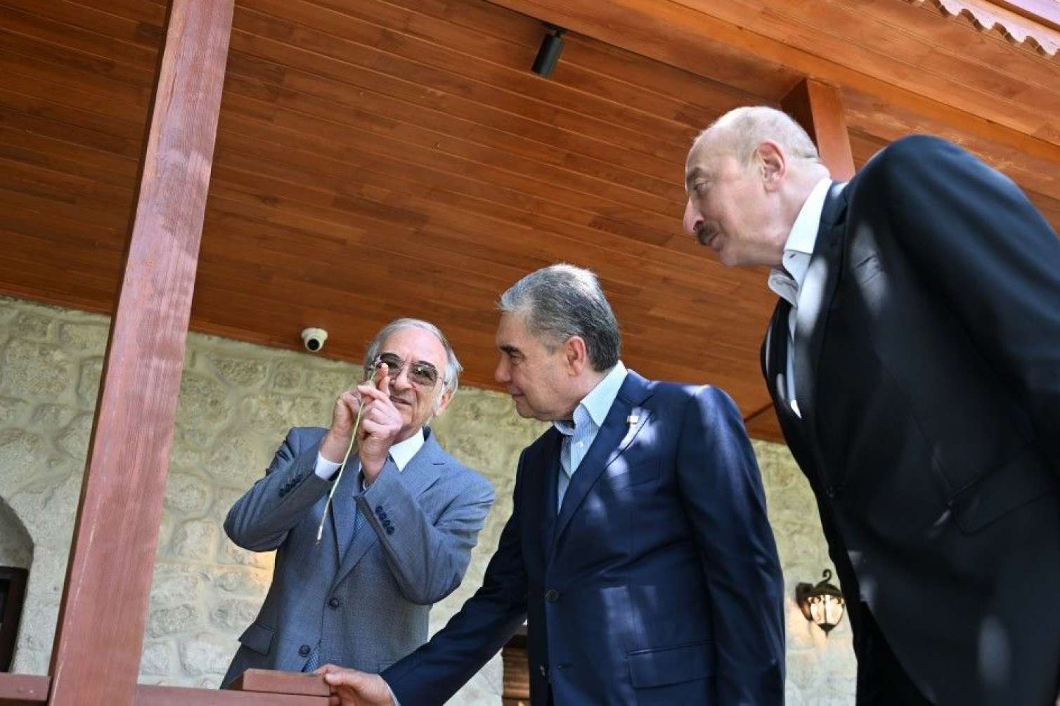 Liderlər Bülbülün ev-muzeyində - FOTO