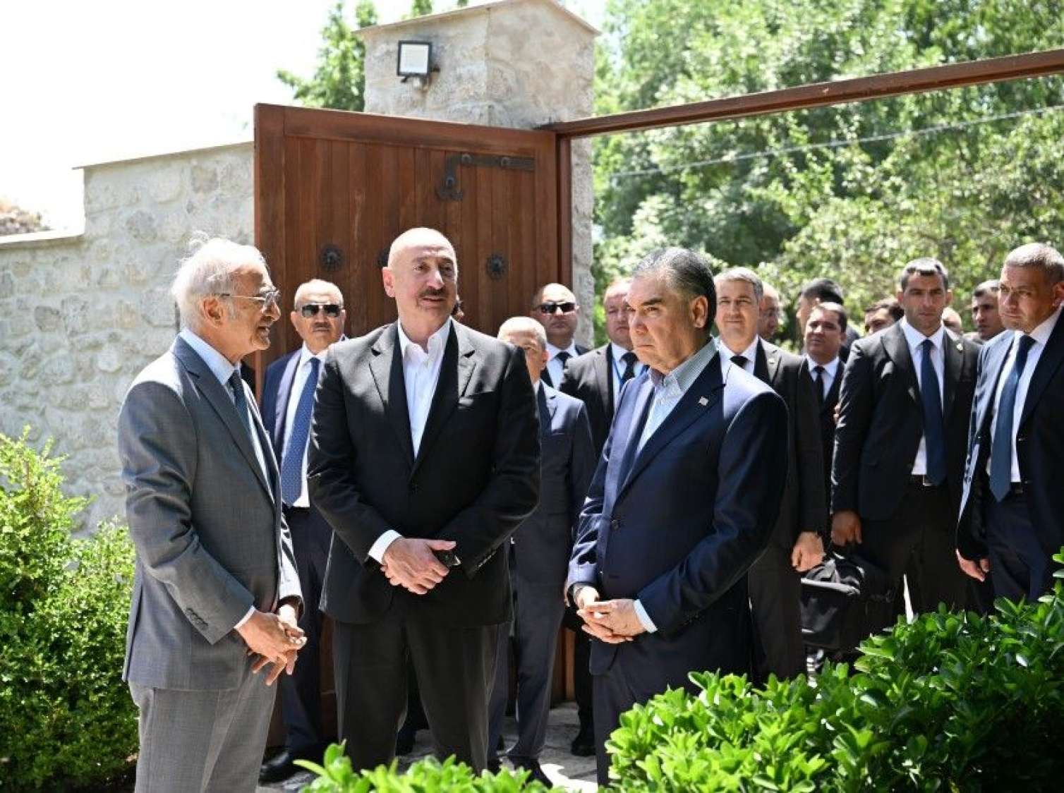 Liderlər Bülbülün ev-muzeyində - FOTO