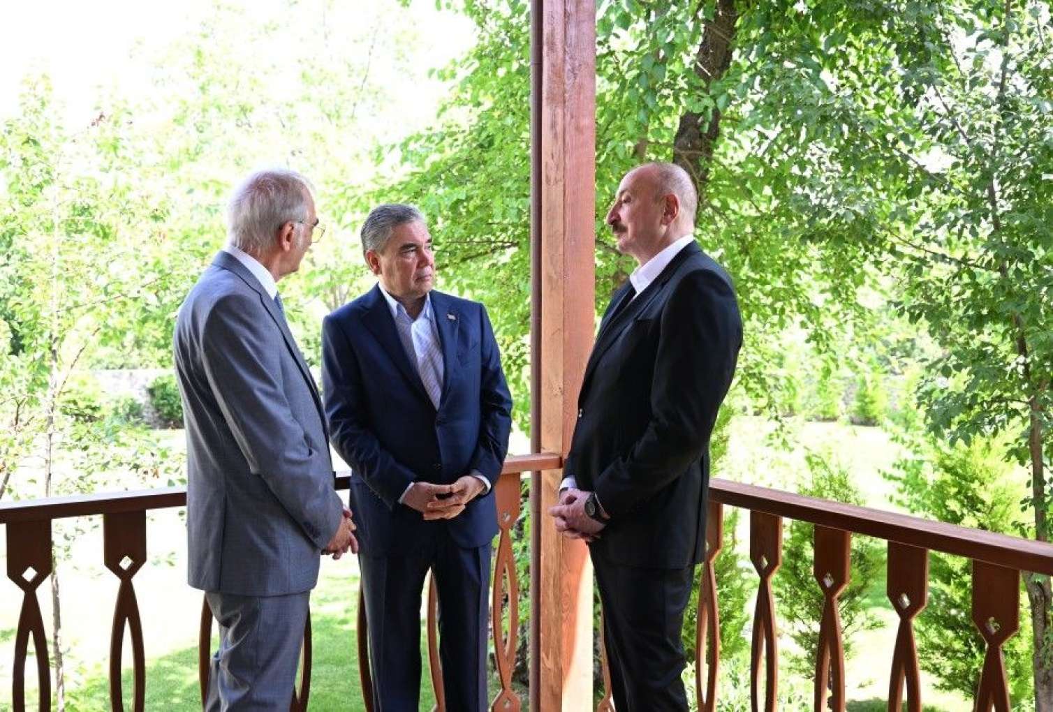 Liderlər Bülbülün ev-muzeyində - FOTO