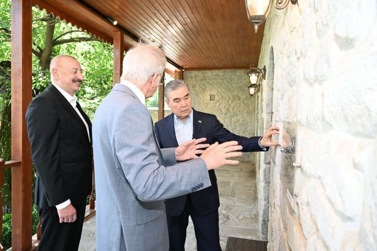 Liderlər Bülbülün ev-muzeyində - FOTO