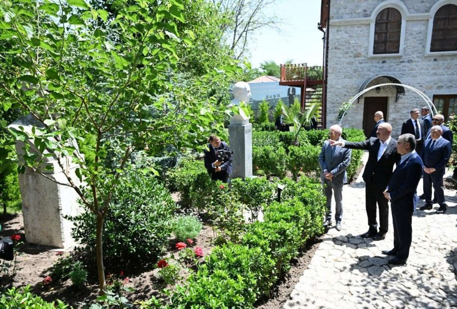 Liderlər Bülbülün ev-muzeyində - FOTO