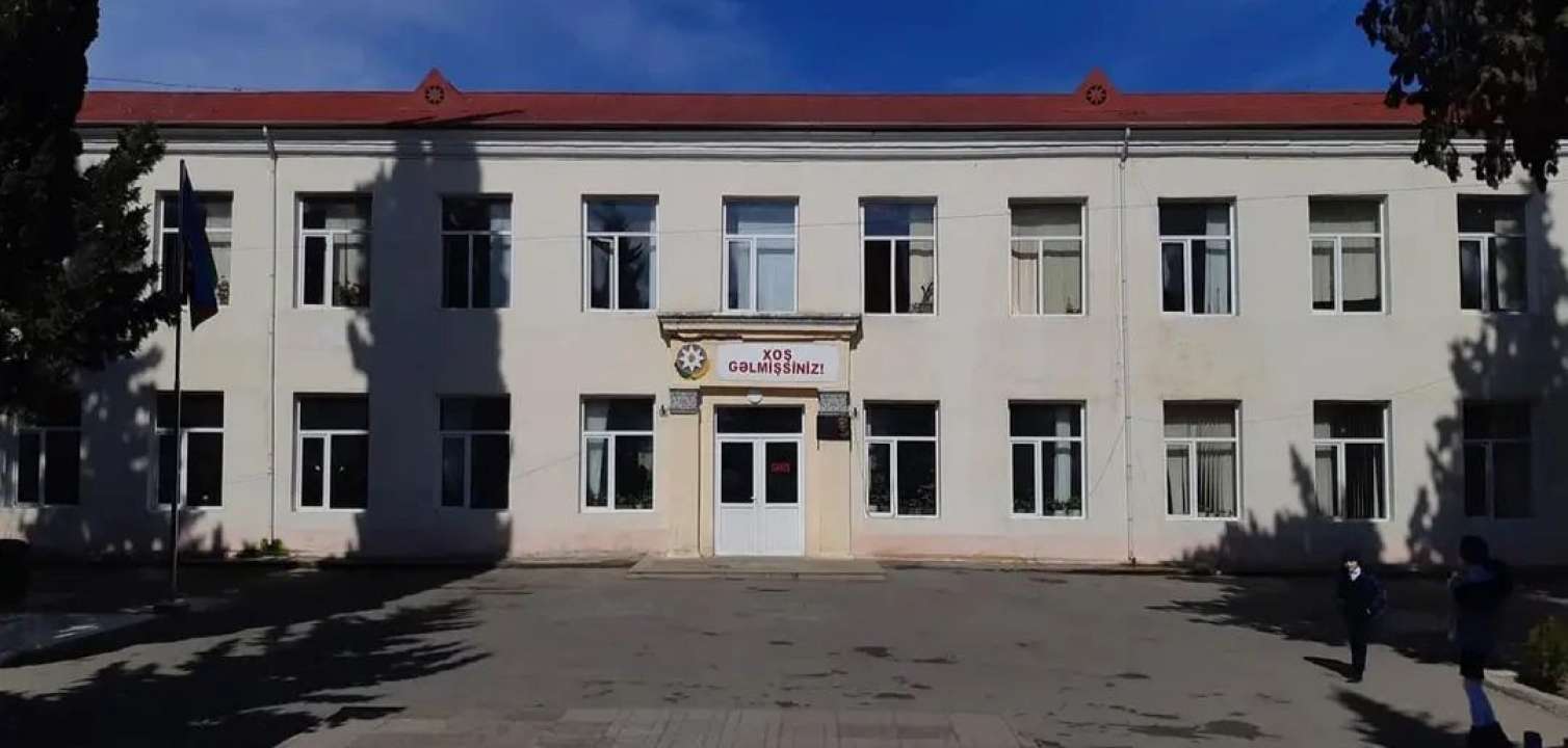 "SMS yazıb ki, dilini boğazından çıxararam" - Müəllim direktoru niyə hədələyib?  