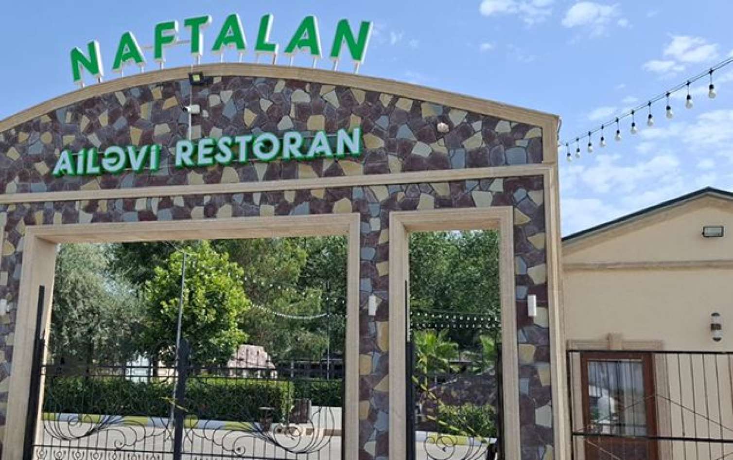 Həmin restoranın fəaliyyəti dayandırıldı - Foto 