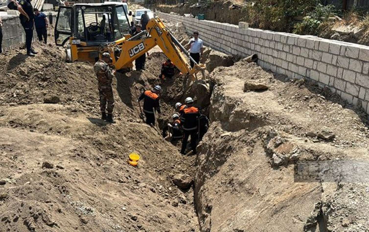 20 yaşlı fəhlə dağıntılar altında can verdi  - Foto
