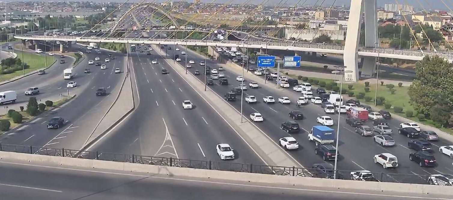 "Koroğlu" körpüsündə qəza: sıxlıq yarandı - Foto 
