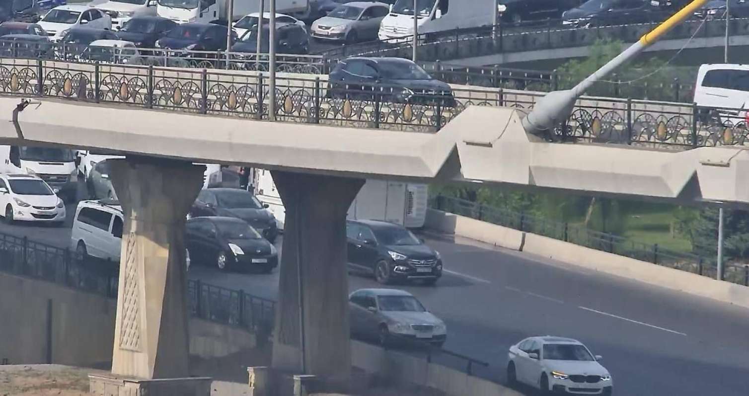 "Koroğlu" körpüsündə qəza: sıxlıq yarandı - Foto 