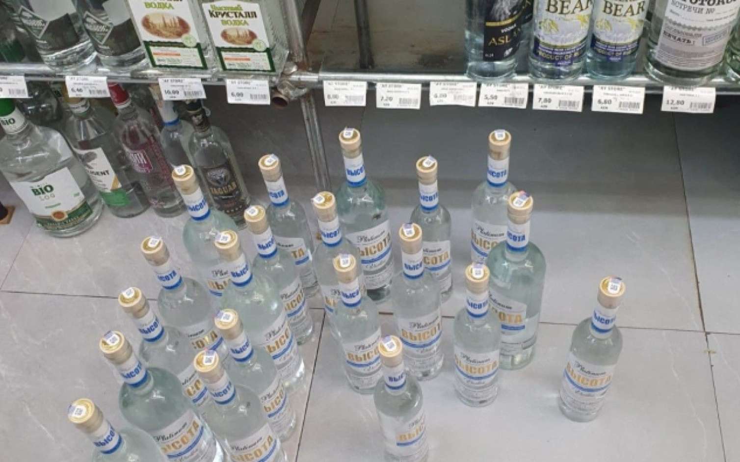 Məşhur marketdə saxta araqlar aşkarlandı - FOTO