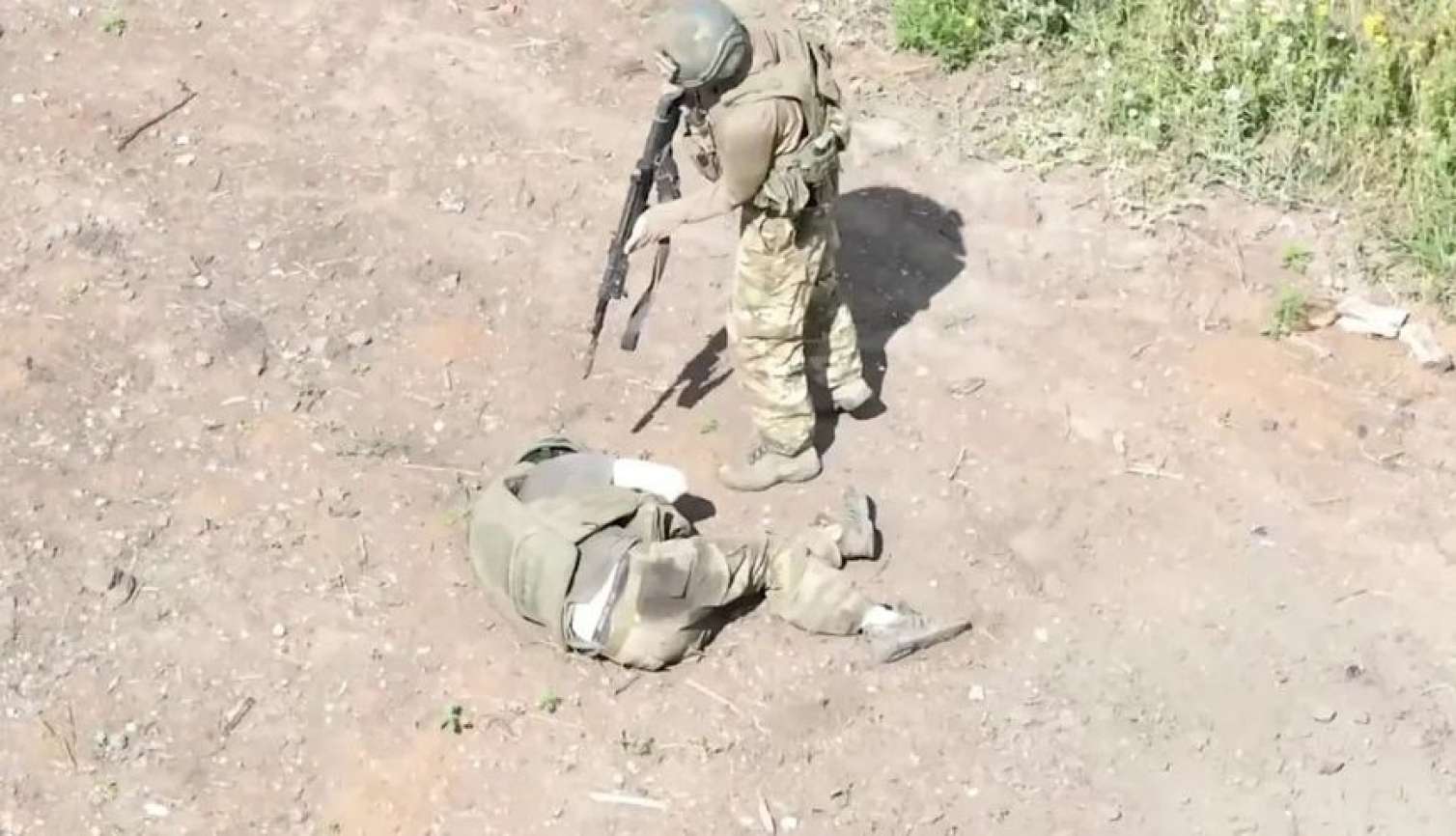 Ruslar Ukraynada bir-birini ÖLDÜRÜR 