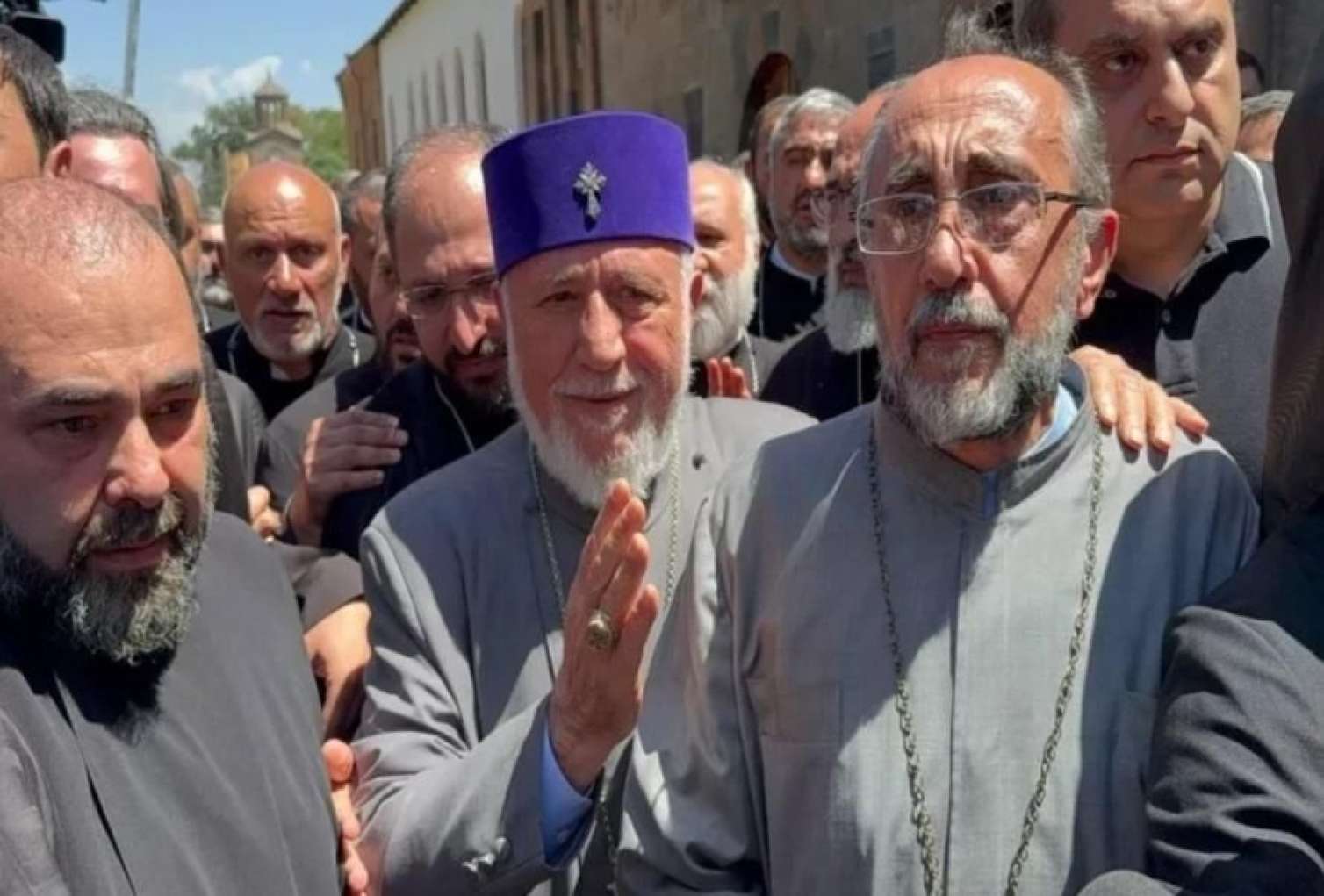 Paşinyanı devirmək istəyən keşişlə bağlı xəbər var: HƏRBİ ÇEVRİLİŞ... 