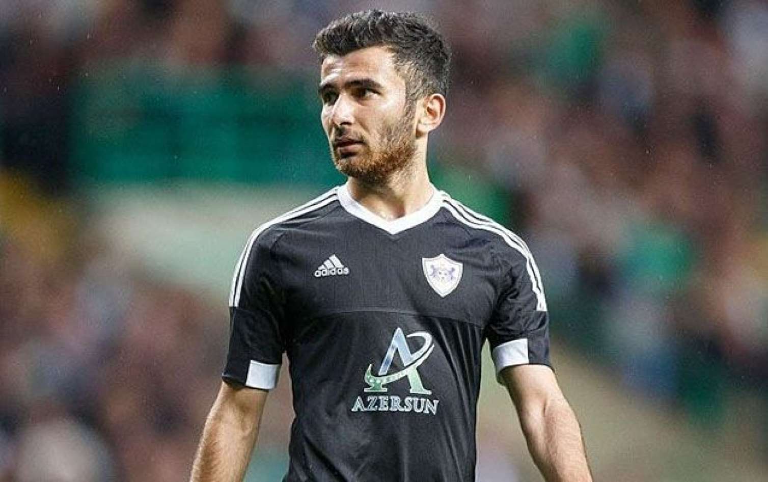 Vəzifəli şəxs azərbaycanlı futbolçunu soydu 