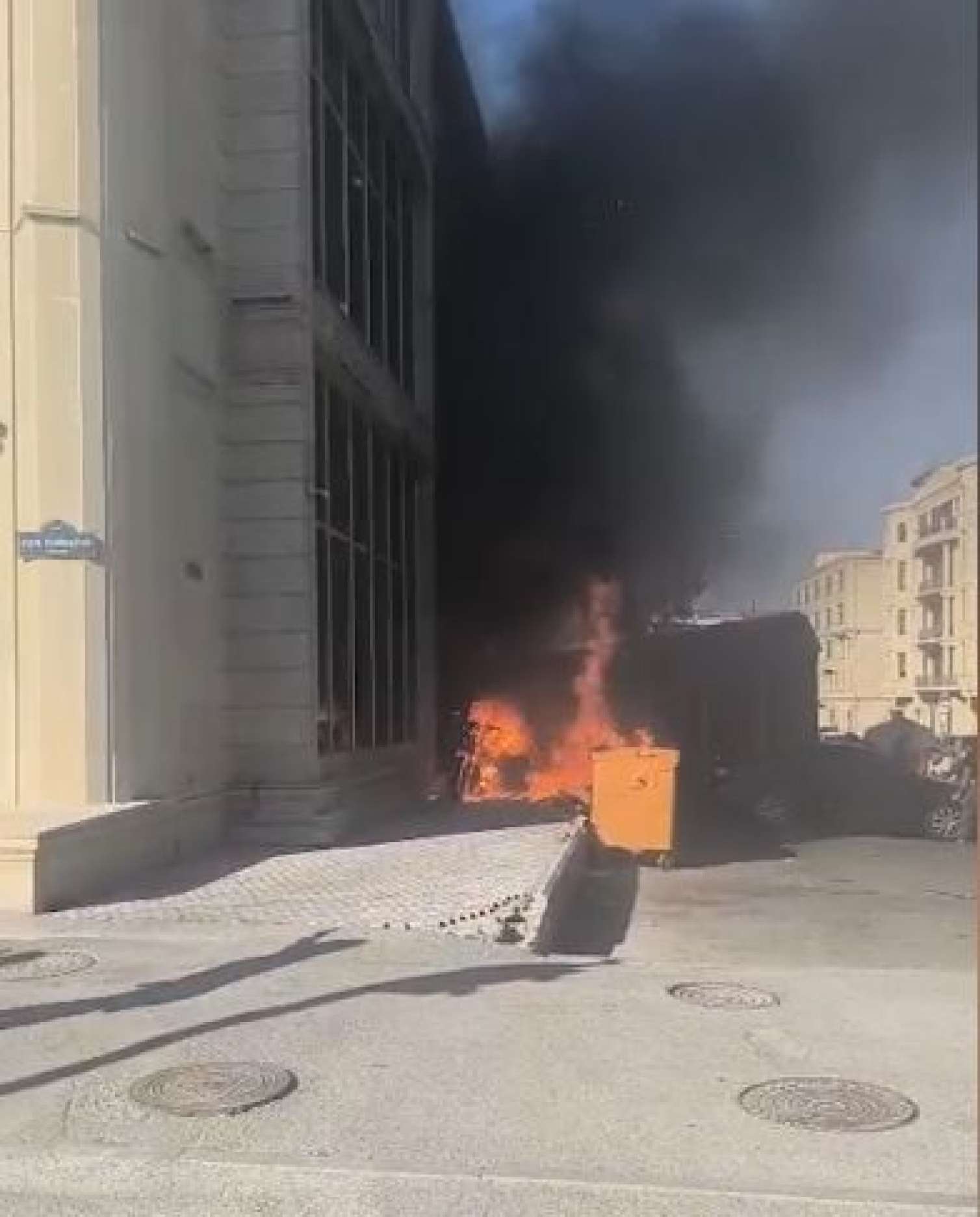 Siqaret dəhşətli yanğına səbəb oldu  - VİDEO