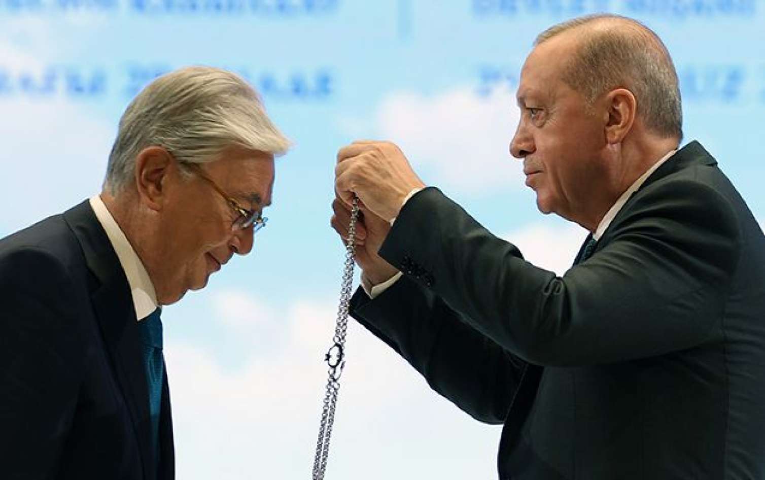 Ərdoğan Tokayevə Türkiyənin ən yüksək medalını verdi 