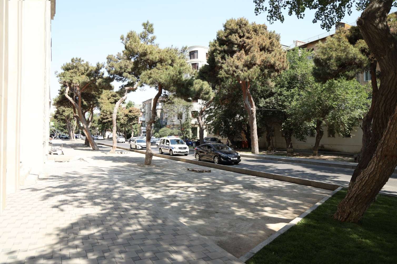 Bakıda "Bravo"nun qarşısındakı qanunsuz parkinq ləğv edildi - FOTO