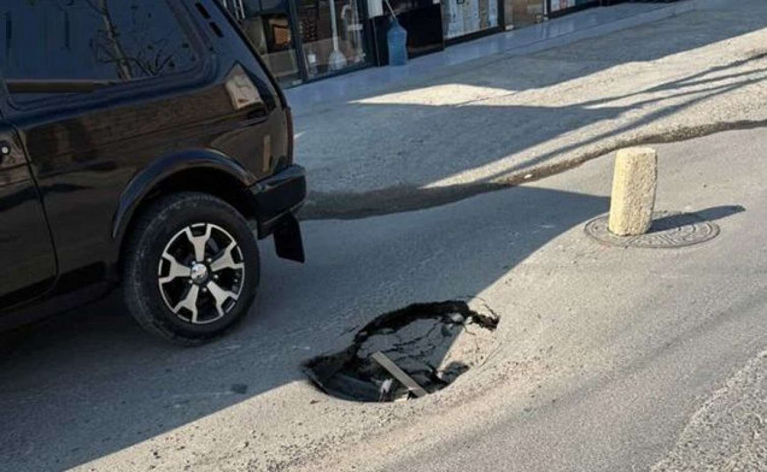 Diqqət! Bu ərazidə yol çökdü 