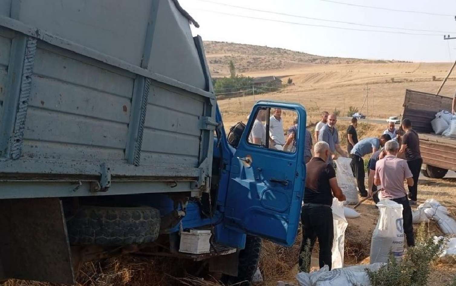 Yük maşını aşdı - Ölən var 