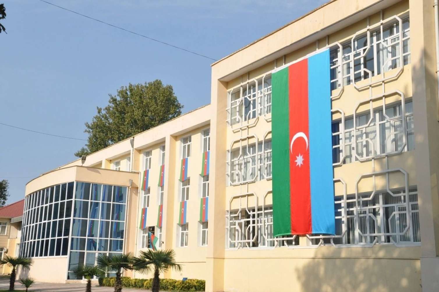 Bu universitetin binası TƏMİR OLUNACAQ 