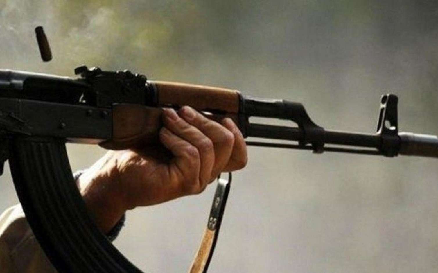 Qazi qonşusuna avtomatla atəş açdı - FOTO