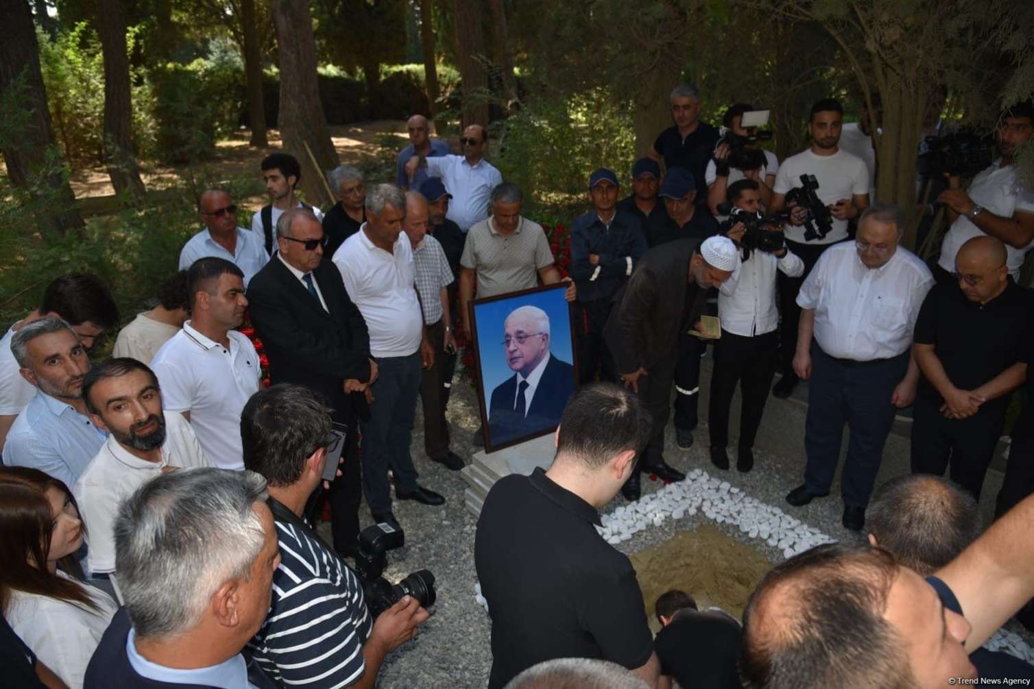 Elçin Əfəndiyev dəfn EDİLDİ 