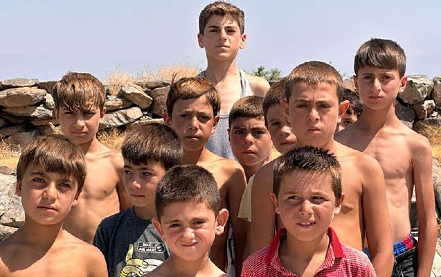 Bu göldə çimənlərin saçı saralır - FOTO
