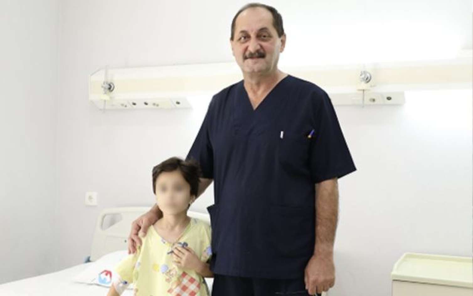 Ürəkbulanmadan şikayətlənirdi -  Mədəsindən saç topası çıxarıldı - FOTO