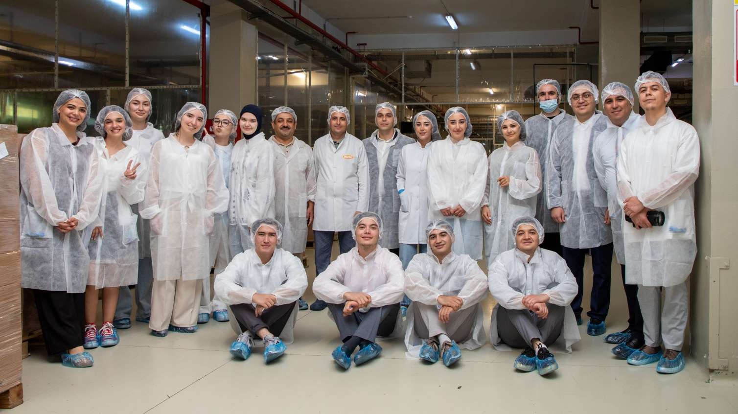 Özbəkistanlı tələbələr “Ulduz” şokolad fabrikində - FOTO  