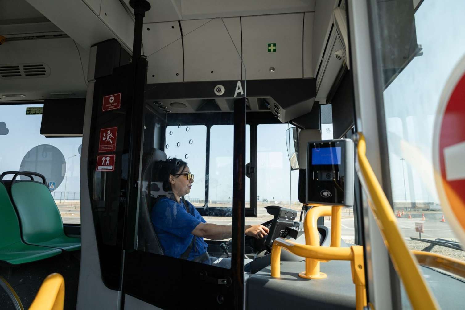 Qadınlar da avtobus sürəcək - FOTO
