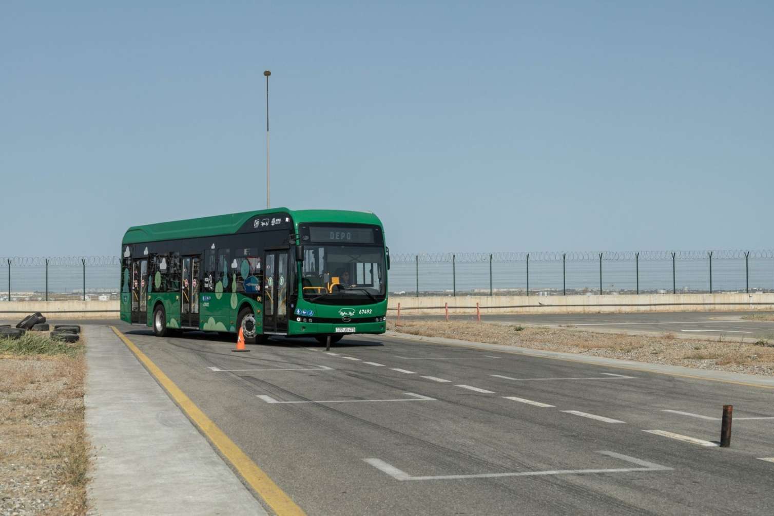 Qadınlar da avtobus sürəcək - FOTO