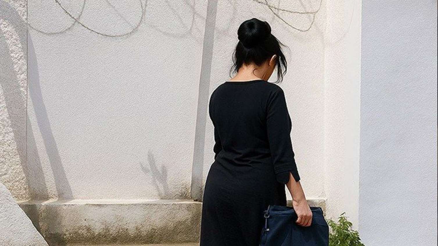 Rüşvətə görə həbs edilən xadimə azadlığa buraxıldı 