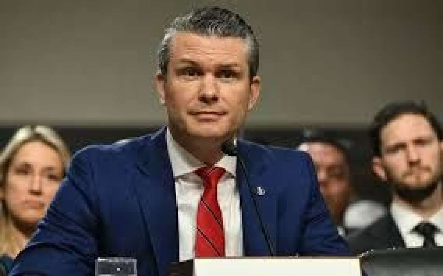 Pentaqon rəhbəri Alyaskaya Prezident Trampdan ayrı getdi 