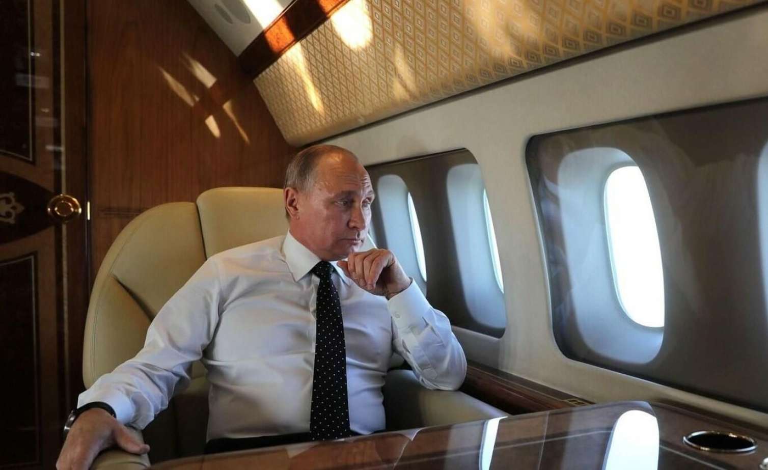 Putinin təyyarəsi Alyaskaya çatdı - VİDEO 