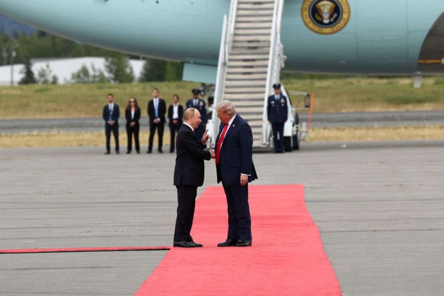 Hərbi baza Putin-Tramp üçün hazırlıqlı vəziyyətə gətirildi 